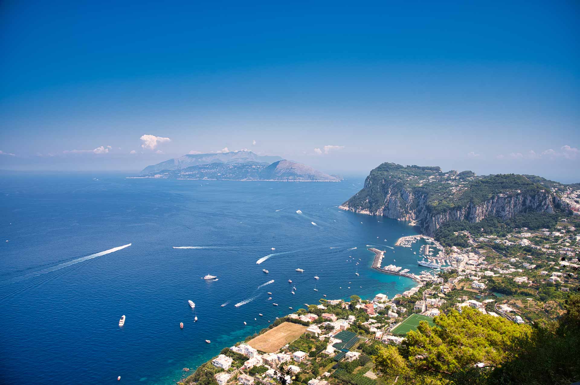 Immagine con sfondo di Capri